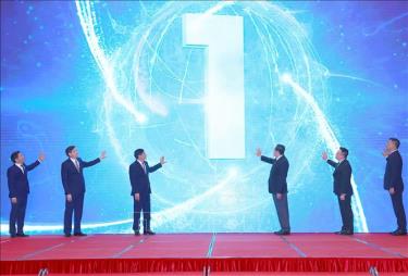 Các đại biểu thực hiện nghi thức phát động Giải Diên Hồng lần thứ nhất, ngày 27/12/2022.